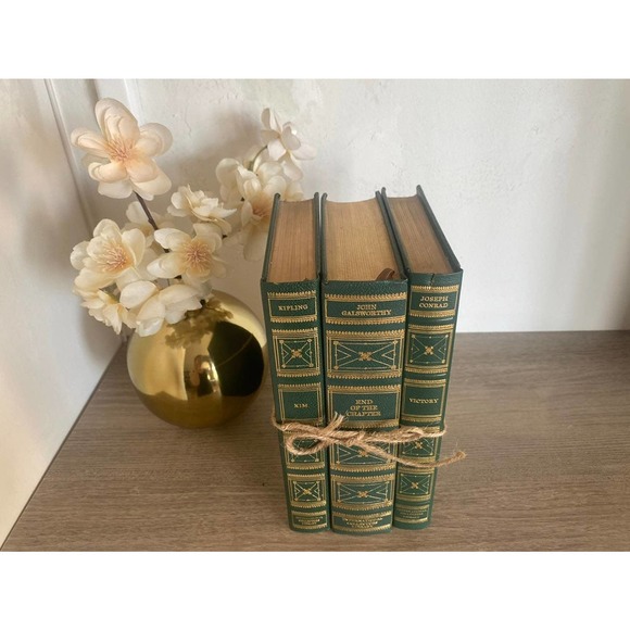 Set of Vintage Leatherbound w/Gold Foil International Collectible Books - Picture 3 of 3